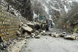 جاده کندوان باریزش کوه  مسدودشد