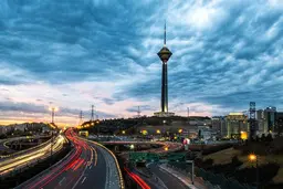 دو نمای خارق‌العاده در یک قاب | دو برج معروف پایتخت+تصویر