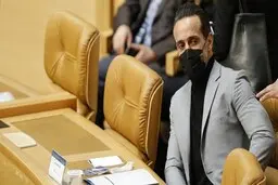 علی کریمی پس از انتخابات فدراسیون: از اول هم می‌دانستم چه اتفاقی می‌افتد | نامزد شدم که بهانه به دست کسی ندهم؛ آمدم که فردا نگویند حالا که شرایط برای حضور فوتبالی‌ها فراهم شد، کسی نیامد