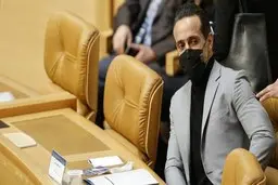 علی کریمی پس از انتخابات فدراسیون: از اول هم می‌دانستم چه اتفاقی می‌افتد | نامزد شدم که بهانه به دست کسی ندهم؛ آمدم که فردا نگویند حالا که شرایط برای حضور فوتبالی‌ها فراهم شد، کسی نیامد