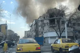 شنیده‌شدن صدای ۳ انفجار در مرکز شهر تهران | ماشین های آتش نشانی از میدان انقلاب به طرف محل انفجار در حال حرکت هستند +جزئیات