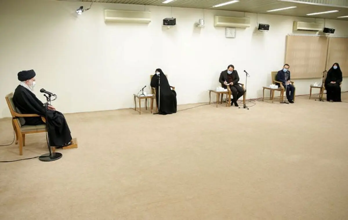  رهبر معظم انقلاب باخانواده شهید فخری‌زاده دیدار کردند