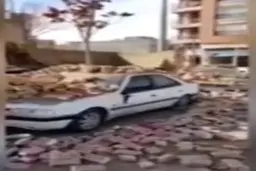 تندباد، سقف پراید و پژو را آجرباران کرد!+ویدئو