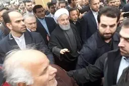 روحانی به جمع راهپیمایان یوم الله ۲۲ بهمن پیوست