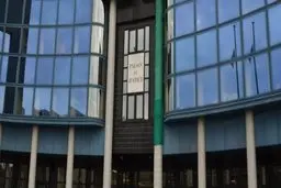 دستگیری یک باند ایرانی شامل ۳ مرد و یک زن که خود را پلیس جا می زدند 
