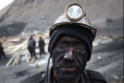 چرا حداقل دستمزد کارگران باید به صورت پلکانی در طول سال افزایش یابد؟