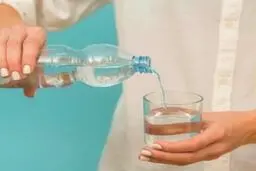 عوارض خطرناک نخوردن آب کافی | هشدار به کسانی که آب کافی نمی نوشند