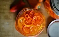 این یکی از عجیب ترین و خوشمزه ترین مربا هاست | طرز تهیه مربا فلفل دلمه ای +ویدئو