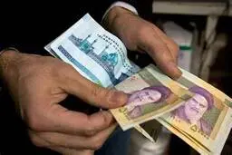 کارمندان دولت در سال ۱۴۰۳ یک حقوق اضافه دریافت می‌کنند 