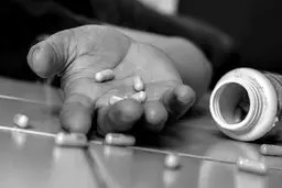 نان، شرمندگی و خودکشی 