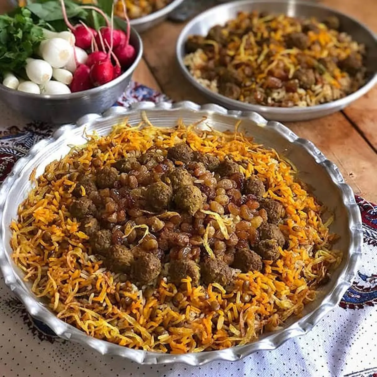 ناهار عدس پلو با گوشت قلقلی درست کن، محشر میشه | طرز تهیه عدس پلو با گوشت قلقلی و کشمش به روش مجلسی
