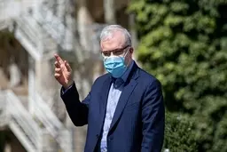 
وزیر بهداشت:  سرازیری قله‌های پیک چهارم کرونا
