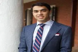 
کاخ سفید مدیر پیام های فارسی وزارت خارجه آمریکا را به دلیل انتقاد از ترامپ اخراج کرد.
