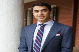 
کاخ سفید مدیر پیام های فارسی وزارت خارجه آمریکا را به دلیل انتقاد از ترامپ اخراج کرد.
