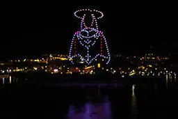 رقص نور ۵۰۰۰ پهپاد در روز ملی چین | نمایش خیره‌کننده پهپادها در آسمان نانچانگ +ویدئو