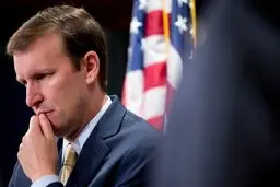  سناتور آمریکایی |   از اقدام تلافی جویانه ایران در زمان بیماری ترامپ نگرانیم