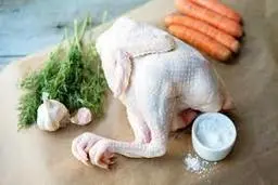 
انتظار می‌رود نرخ نهایی مرغ در بازار کاهش یابد.
