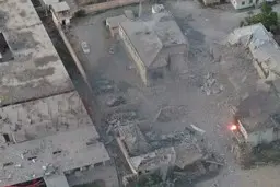  حمله طالبان با خودروی بمب‌گذاری شده به ساختمان فرماندهی پلیس  افغانستان