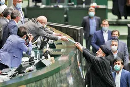 سوتی عجیب دولت در بودجه سال 1402 | جمع دو ستون کاملا متفاوت است!