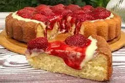 کیک توت‌فرنگی، طعمی دلپذیر در دل روزهای تابستانی + ویدیو 