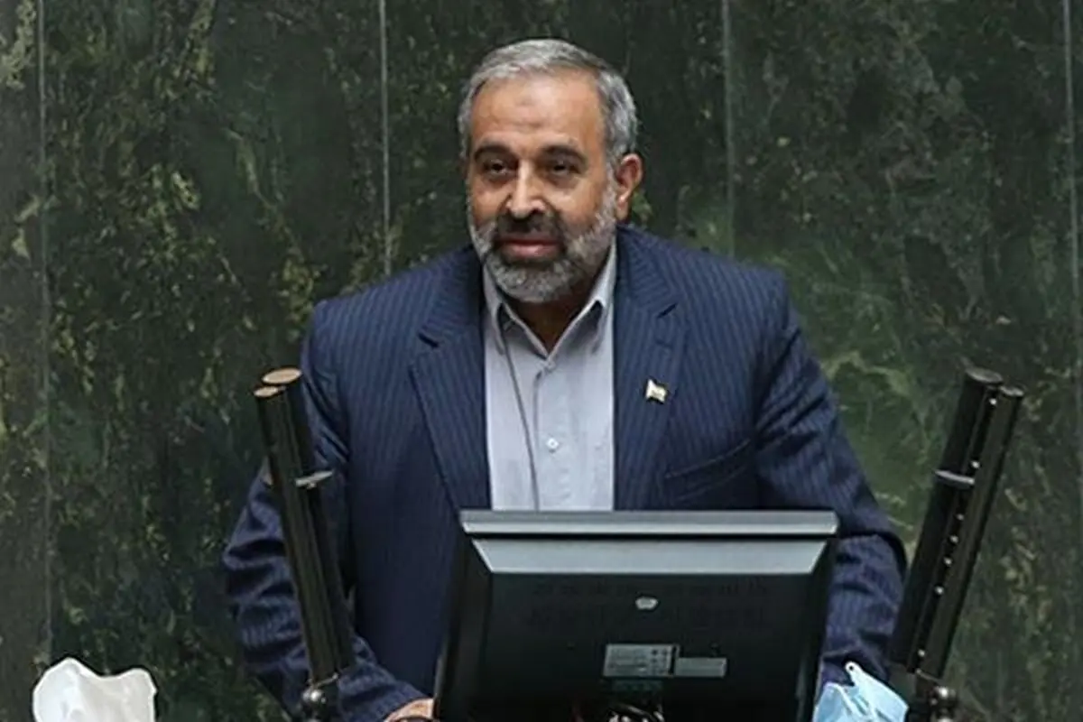 
یزدی خواه، مخالف وزیر پیشنهادی ورزش: روحیه سجادی متمایل به اشرافی گری است
