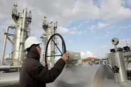 انتقال گاز جمهوری آذربایجان از دریای خزر به ایتالیا آغاز شد