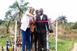 ویدویی خنده دار از ریزش پل هنگام افتتاح!