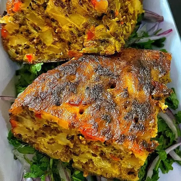 کوکوی گوشت و سبزیجات؛ ترکیبی که عاشقش می‌شی! | طرز تهیه به روش سرآشپز معروف