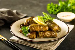 دلمه رو فقط اینطوری که می‌گم درست کن! | آموزش طرز تهیه کیک دلمه شیک و مجلسی