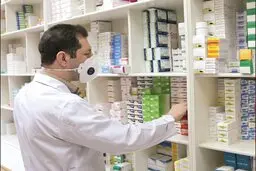 تاخیر بیمه‌ها داروخانه‌ها را به مرز ورشکستگی رسانده است | عضو کمیسیون بهداشت مجلس هشدار داد!