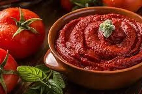 طرز تهیه رب گوجه قرمز و غلیظ؛ خوش‌رنگ مثل بازار ولی سالم‌تر | راز یک رب خوش‌رنگ و سالم در خانه؛ بدون هیچ افزودنی