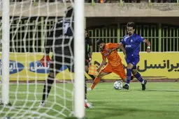  پاس گل عجیب مدافع شاهین بوشهر به مهاجم مس | سرمربی شاهین احضار شد+ویدئو 