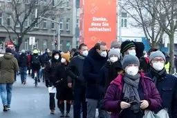 اومیکرون احتمالا باعث پایان کرونا در اروپا می‌شود