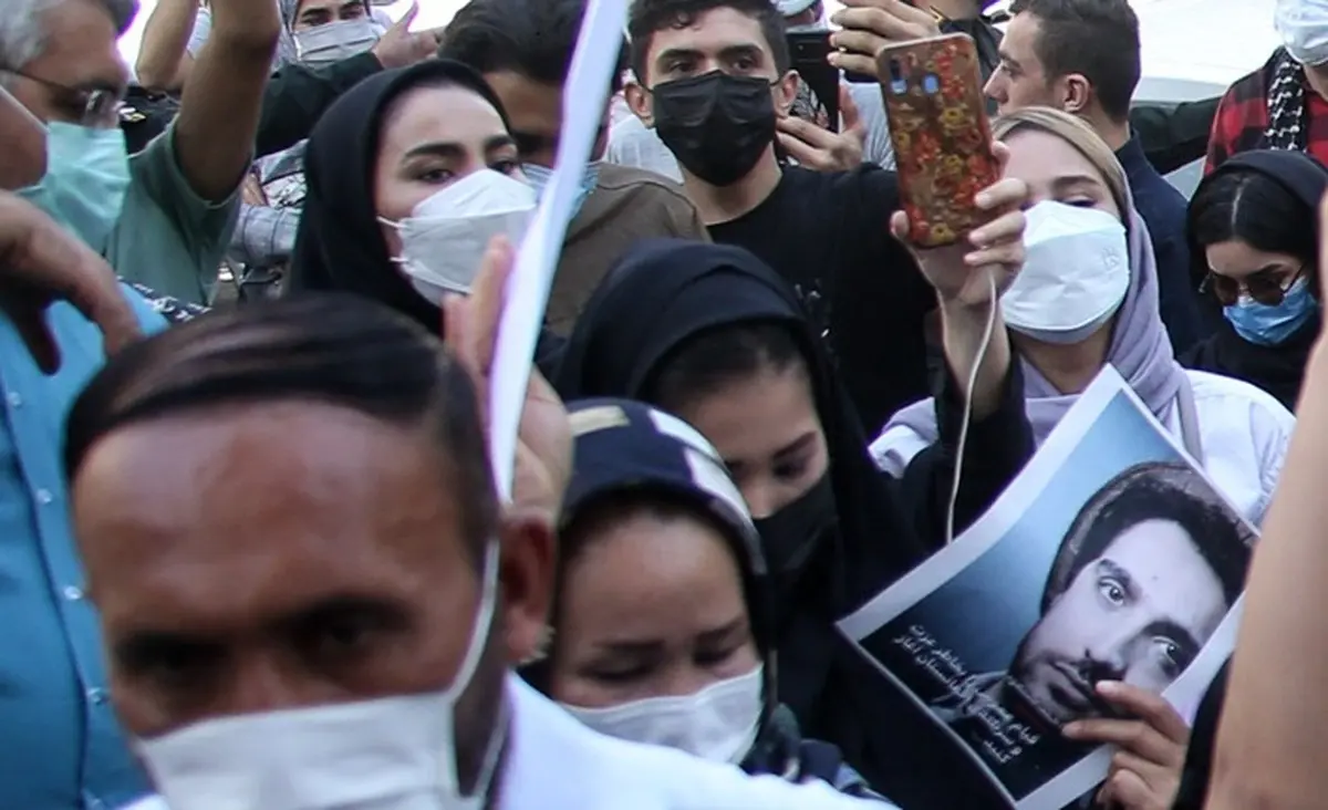 تجمع افغان‌های مقیم تهران مقابل سفارت پاکستان