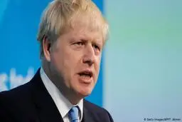 رفتار زننده با مشاور ارشد دولت بریتانیا در امور بهداشت و درمان، در یک پارک +فیلم
