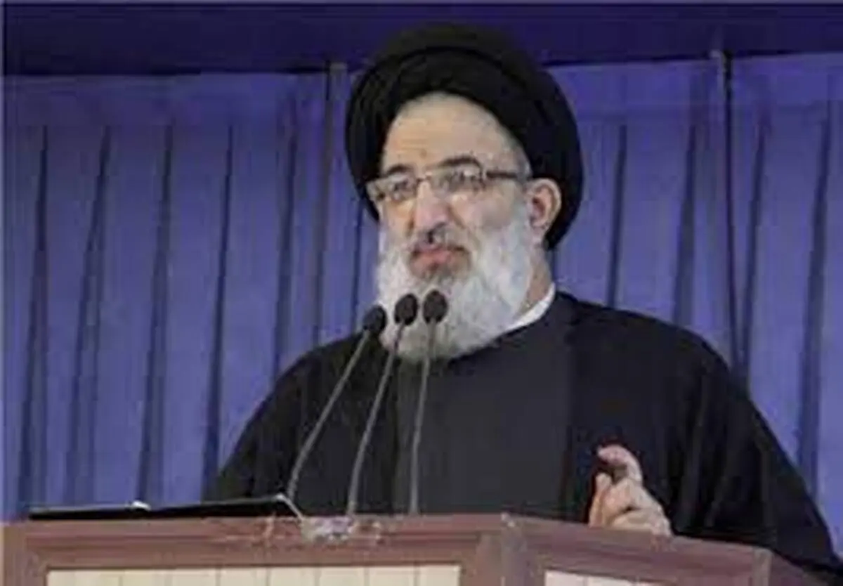 به کسی که از عکسش با امام جمعه کرج برای انتخابات استفاده کرد، رای ندهید