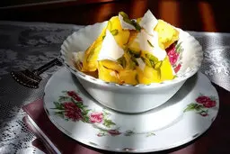 طرز تهیه یک بستنی سنتی ویژه در منزل +عکس