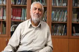  دلار 4200 تومانی به جیب نور چشمی ها می رود و قیمت دلار در کالاهای مصرفی مردم بین 25 تا 30 هزار دلار است