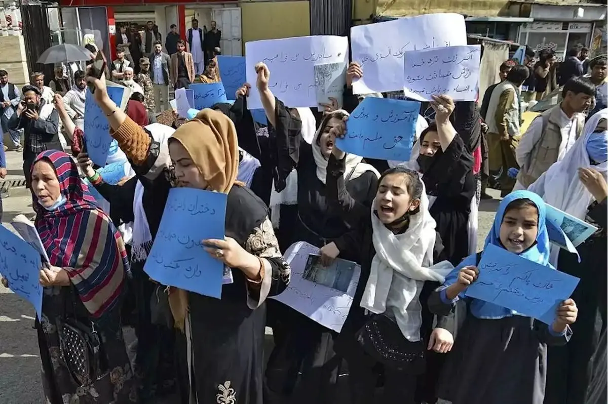  دبیرستان های دخترانه افغانستان بی درنگ بازگشایی شوند
