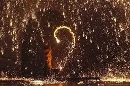 بیش از صد سوختگی ناشی از آتش بازی در جشن سال نو چینی | آتش‌بازی های جشن سال نو چینی حادثه ساز شد +ویدئو