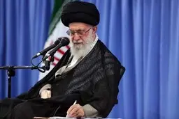  اظهارات توهین‌آمیز رییس‌ جمهور فرانسه درباره پیامبر اعظم (ص)  | پیام رهبر انقلاب اسلامی خطاب به جوانان فرانسه 