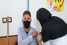 
تزریق۳۴۰هزار دُز واکسن کرونا به اتباع خارجی
