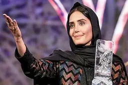 تیپ خفن الناز شاکردوست | وقتی الناز شاکردوست مثل الماس میان بازیگران می درخشد + عکس