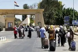 گذرگاه رفح باز و اولین کمک‌های بشردوستانه وارد غزه شد