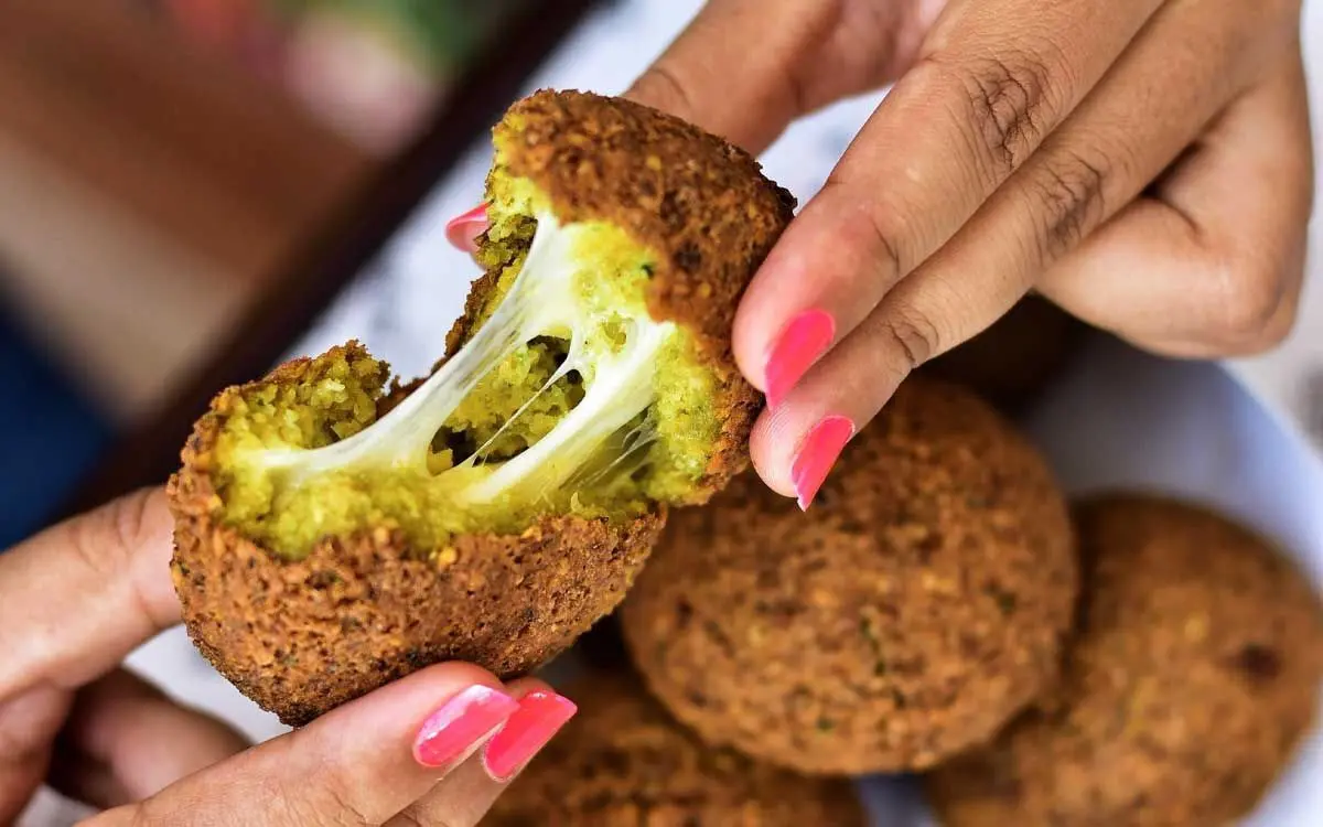 یه عمر فلافل رو اشتباه درست میکردیم! | طرز تهیه فلافل شکم پر خوشمزه مثل کیک یزدی! + ویدئو