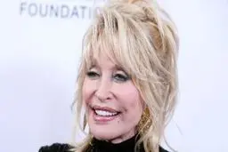 نقش دالی پارتن در مبارزه با کووید-۱۹ و ساخت واکسن 