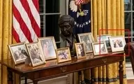 عکس های پشت میز کار رییس جمهوری جدید آمریکا