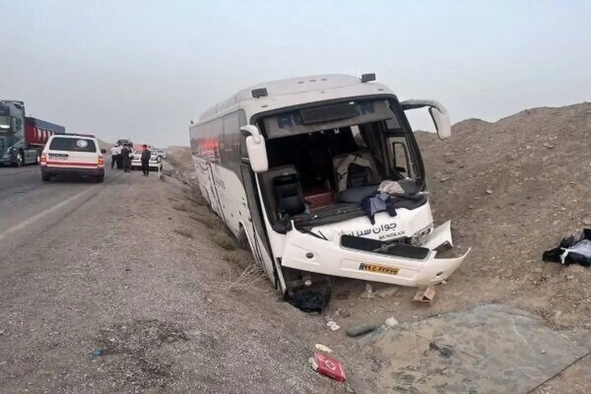 حادثه جاده‌ای در مسیر زائران اربعین | ۴۳ مصدوم بر اثر انحراف اتوبوس در مرز مهران