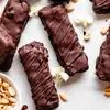 انرژی‌بار خانگی با کمترین مواد اولیه | یک میان‌وعده سالم، مقوی و آماده در چند دقیقه +ویدئو