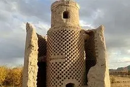 معماری جالب کبوترخانه‌های تاریخی ایران | میراثی از خنکی در گرمای کویر +ویدئو